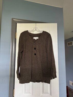 French Laundry Size M Brown Long Sleeve Sweater Hi-Low Bottom V-Neck 3 Buttons